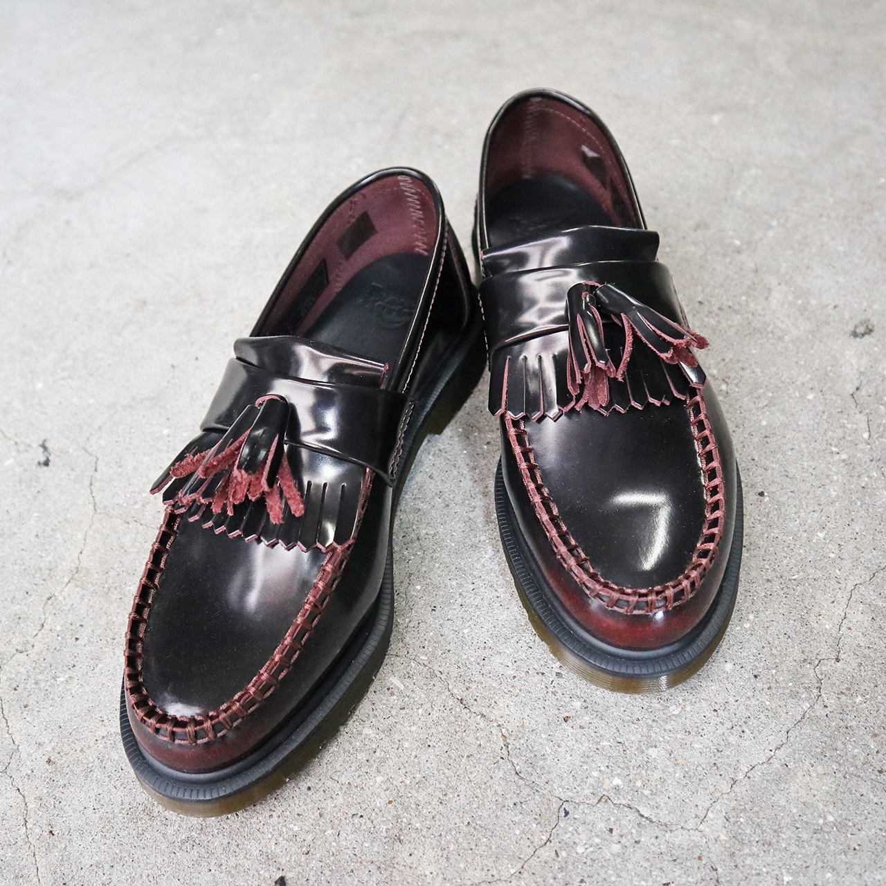 40代のドクターマーチンコーデ】ボリュームのあるローファー、大人の