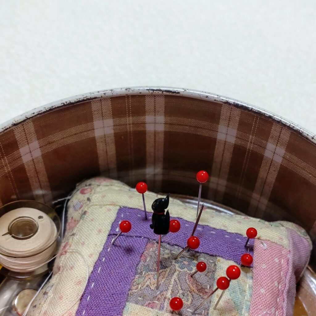 京都・みすや針】お針箱に黒猫ちゃんが仲間入りしました | LEE