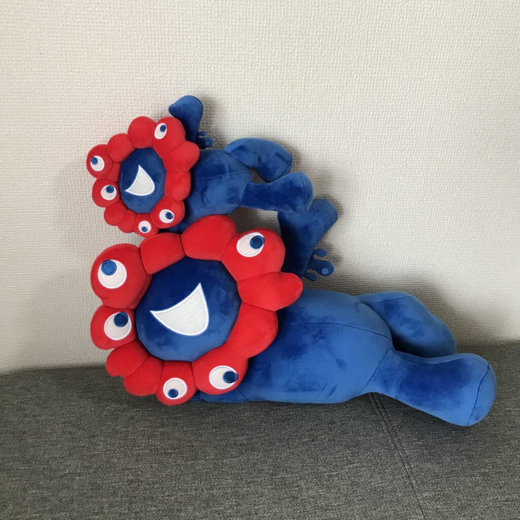 大阪・関西万博 西ゲート】ミャクミャクぬいぐるみくじに挑戦 | LEE