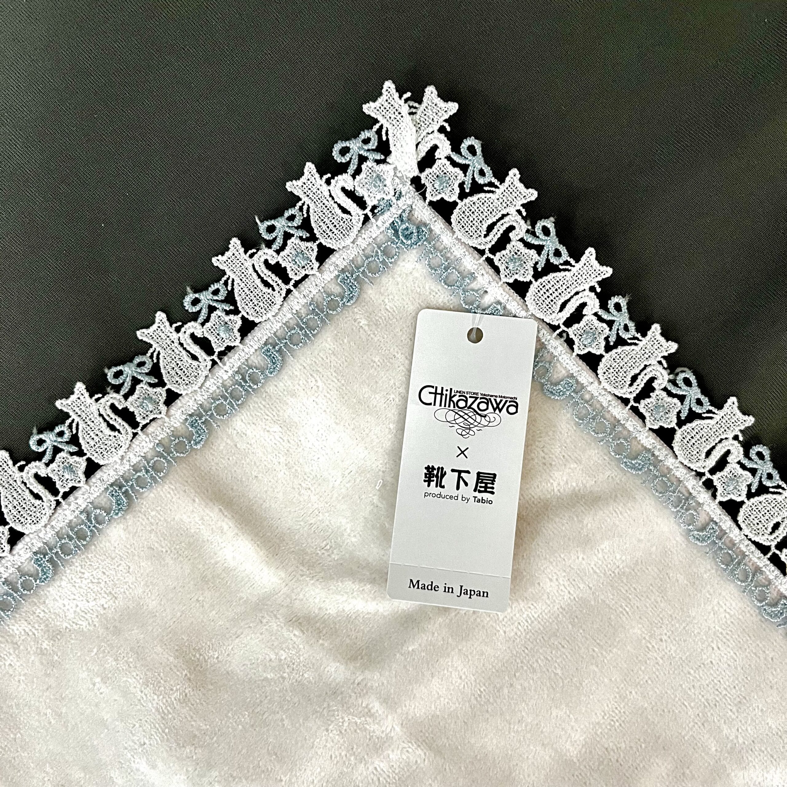 近沢レース店✕靴下屋」コラボ！ねこモチーフのタオルハンカチ購入しま