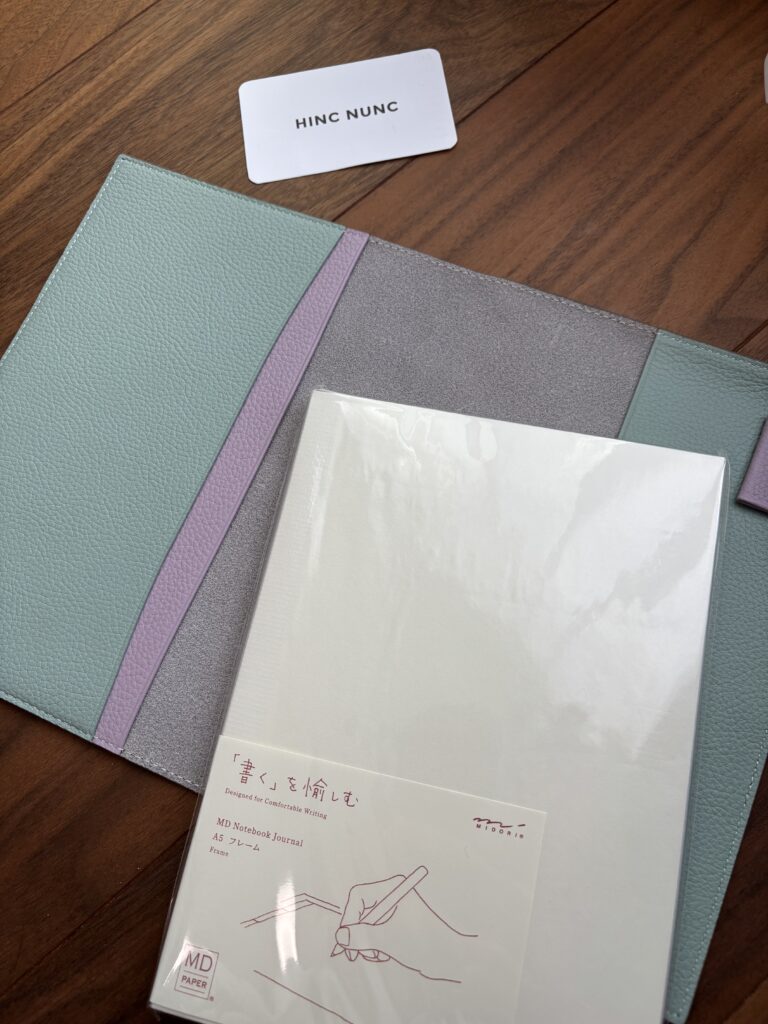 HINC NUNC【ヒンクヌンク】自分へのクリスマスプレゼントに手帳カバー