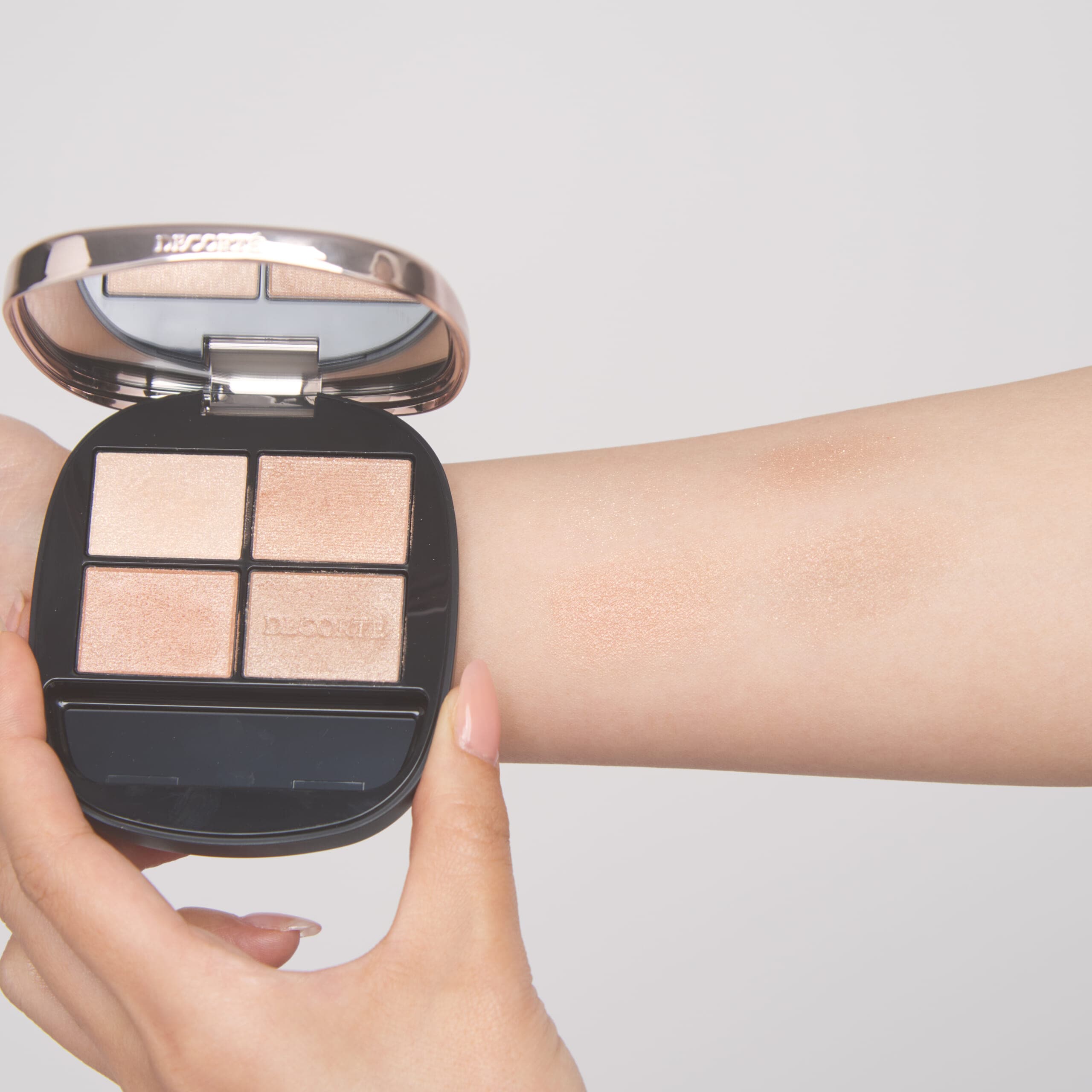 コスメデコルテ】人気の“スキンシャドウ”に新色2種が登場！ 光を宿した