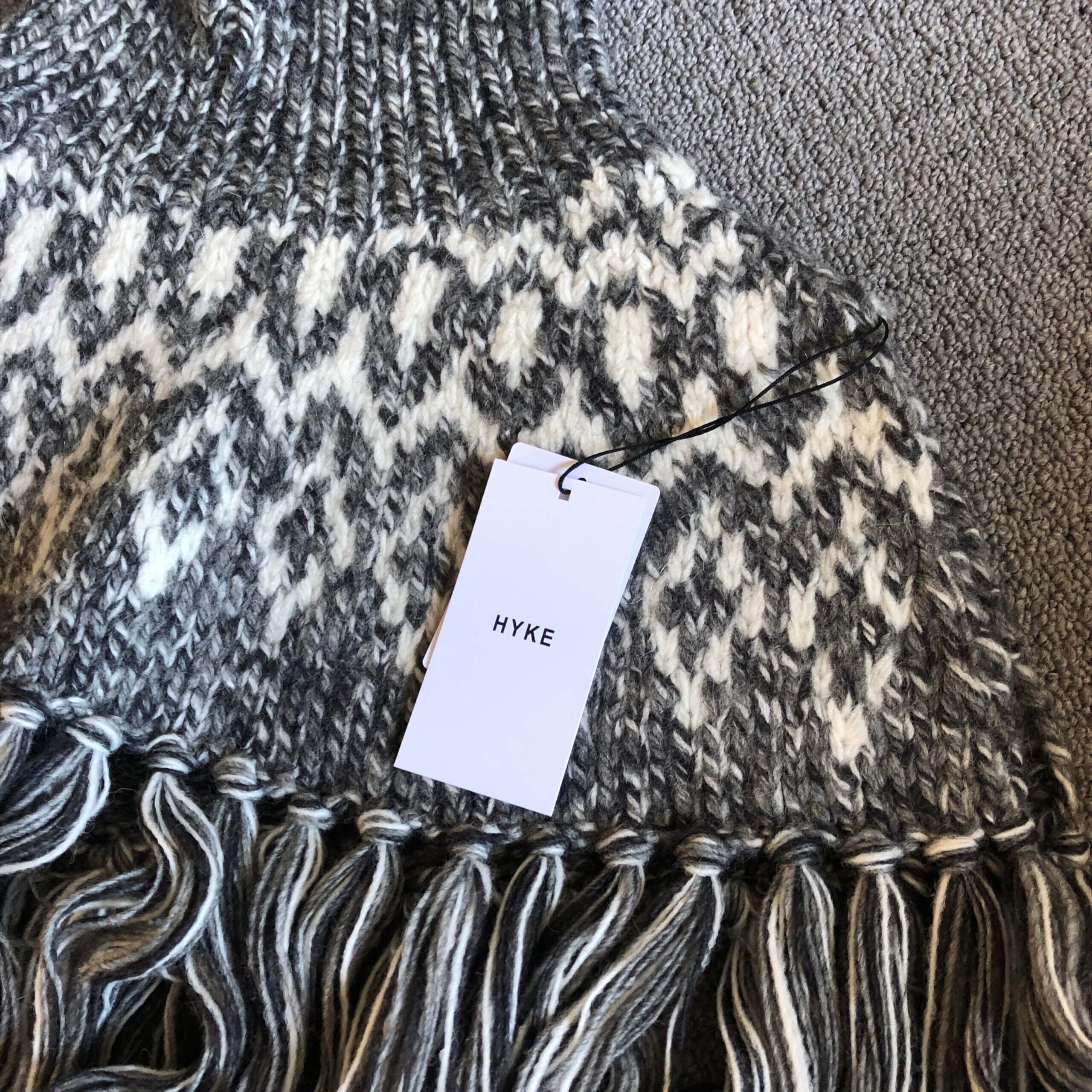 セールで購入！HYKEのケープでコーデをアップデート | LEE