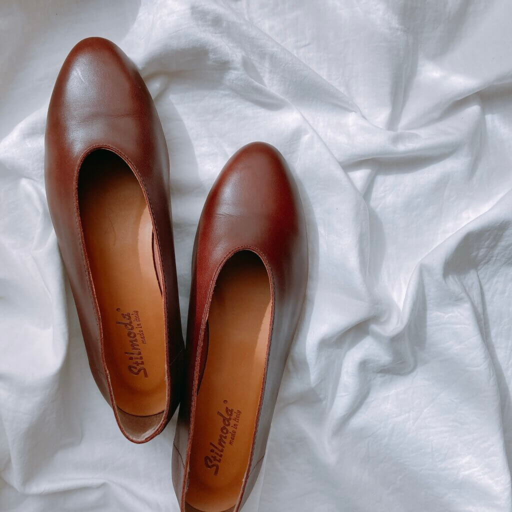 stilmoda】ブラウンのフラットシューズ | LEE