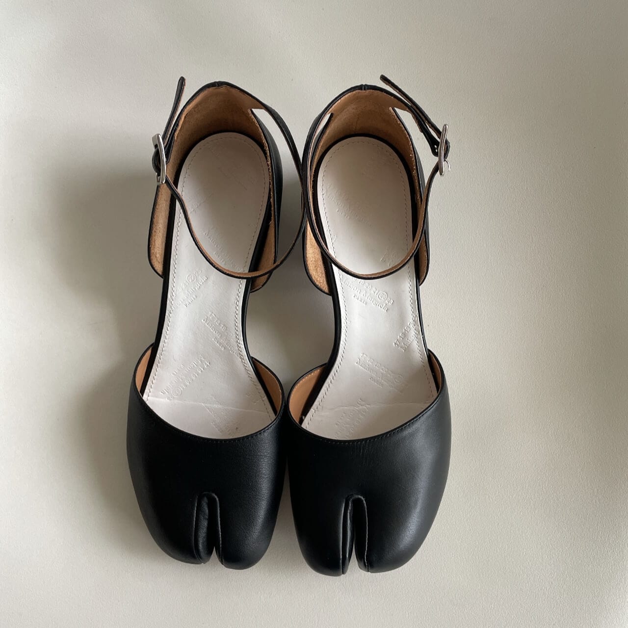 Maison Margiela Tabi アンクルストラップシューズ TBはぐ | LEE