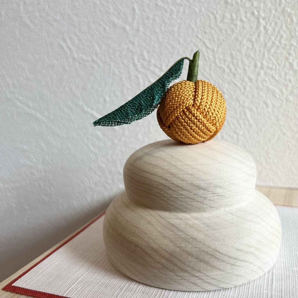 お正月準備①中川政七商店の鏡餅飾りと張子のうさぎ（卯） | LEE