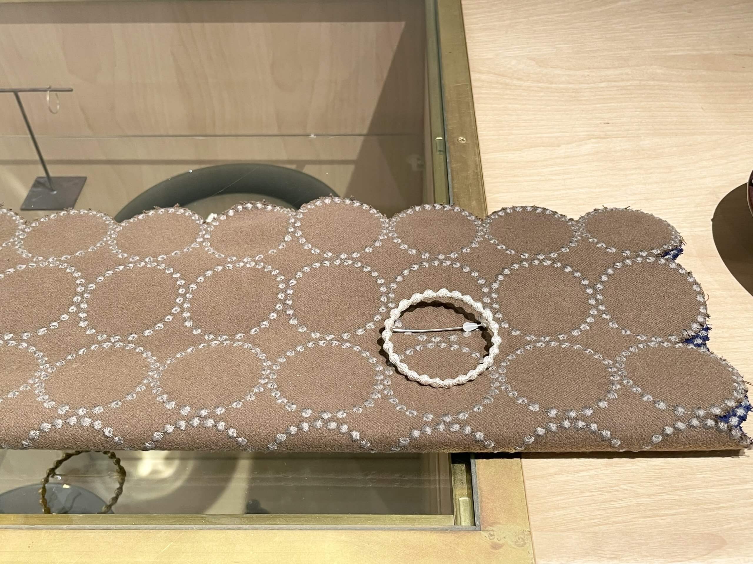 再販で！ミナペルホネンのtambourineブローチを。 | LEE