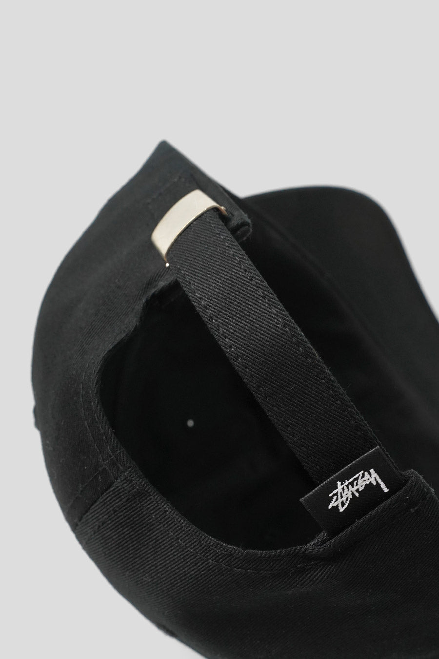 Stussy - BLACK MID-DEPTH INTERNATIONAL SPORT STRAPBACK CAP – LE