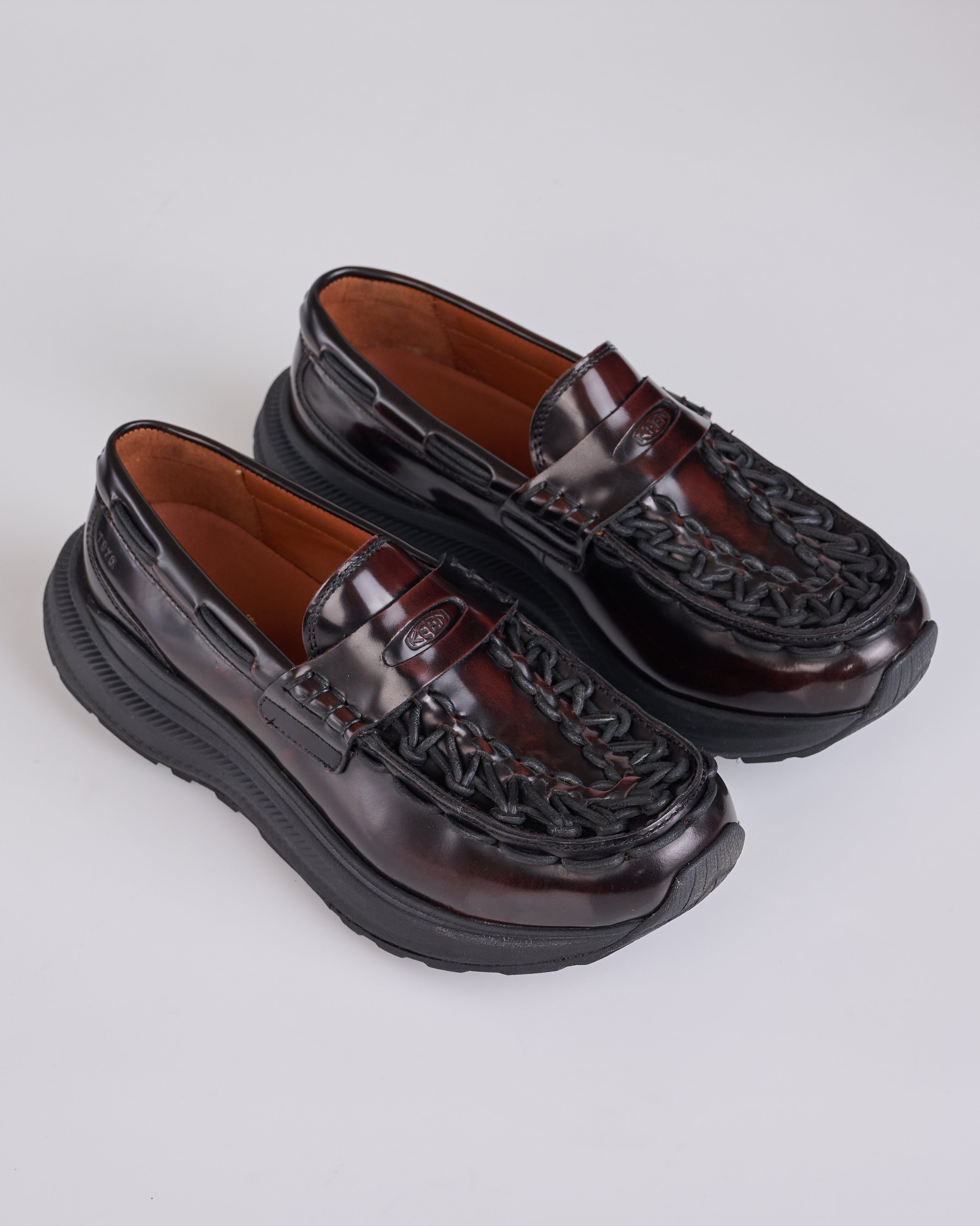 KEEN UNEEK LOAFER WK X-OXBLOOD/BLACK CORDOVAN – LESS 17