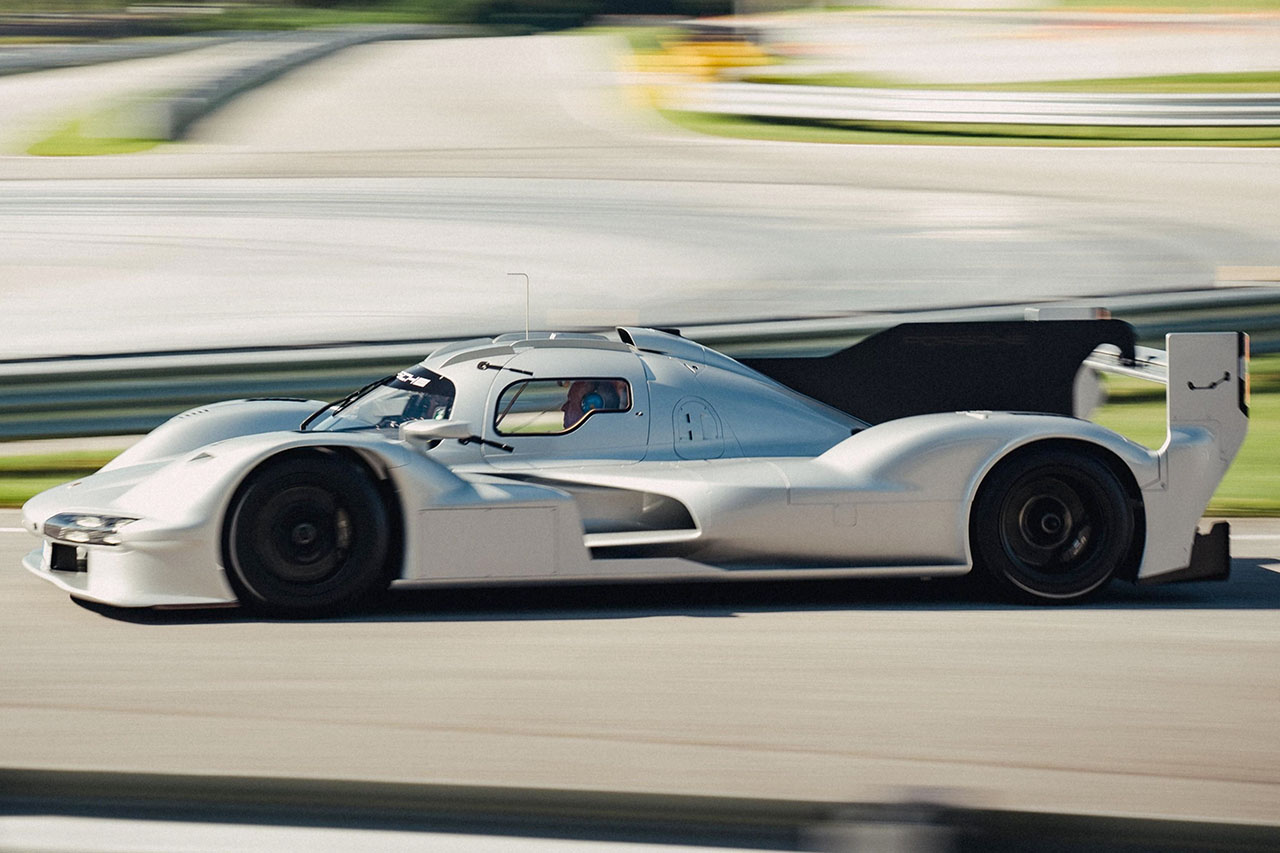 917」の魂を宿すワンオフマシン。ロジャー・ペンスキー、公道版「963