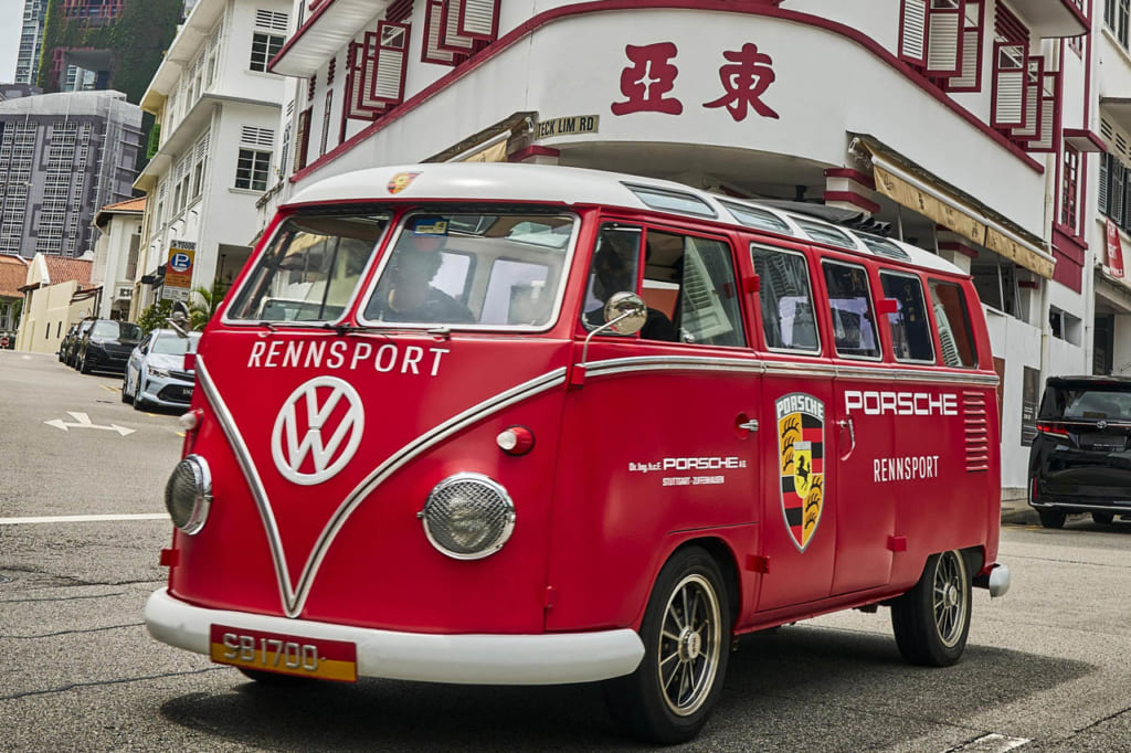 ポルシェのレース活動になぜ「ワーゲンバス」が？ 明かされた歴史的