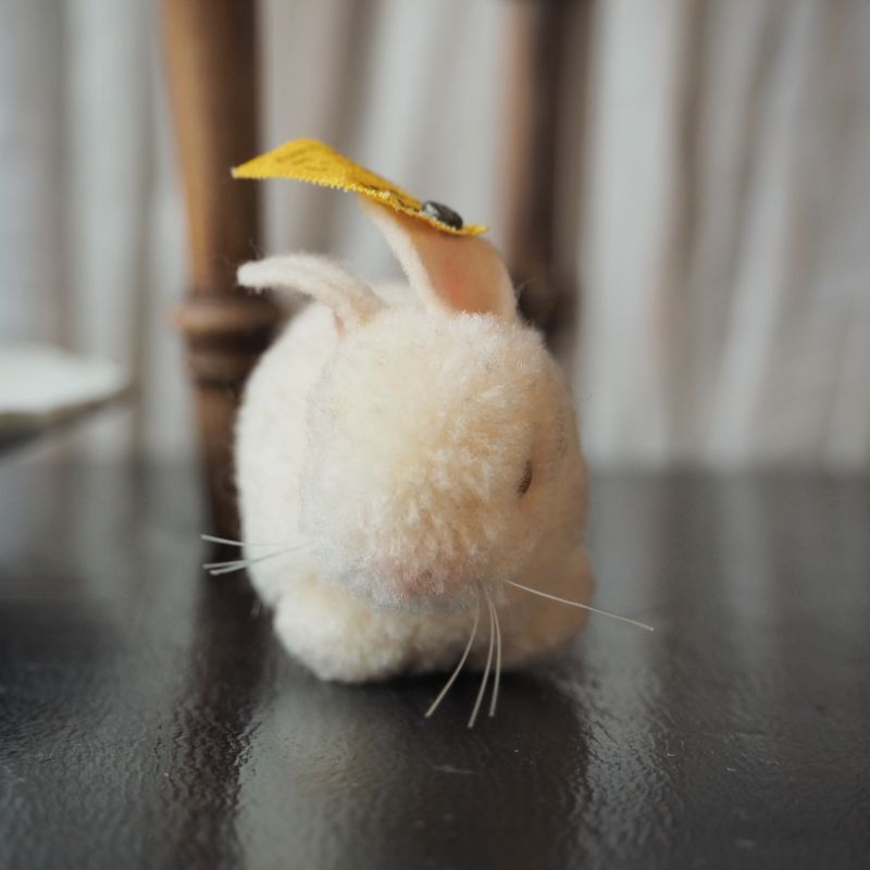 シュタイフ社レアなポンポン白いうさぎ/赤い目100%ウール（極小サイズ