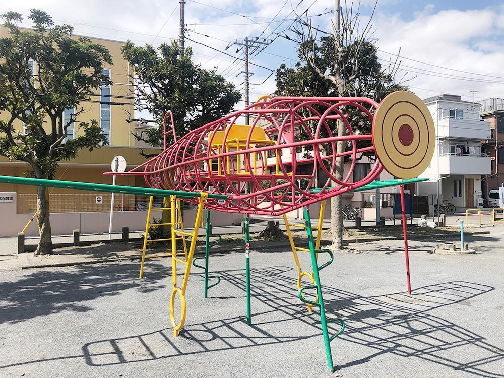 飛行機モチーフの遊具がある公園！川崎「大島第2公園」 | ハマ・サキ