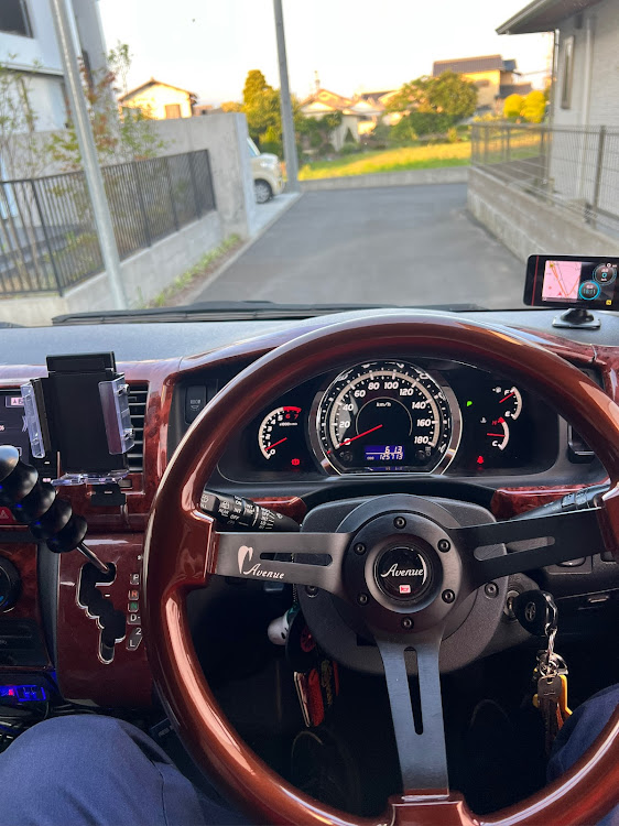 アベニューAvenue ステアリングハイエース200系