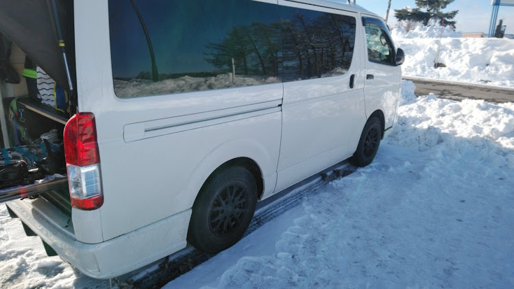 レジアスエースバンの謹賀新年2021・雪山・スパルタンロッカー