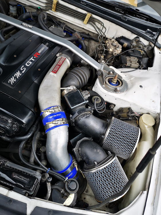 スカイライン GT-RのBNR32・スカイライン・GT-R・インテークパイプ交換