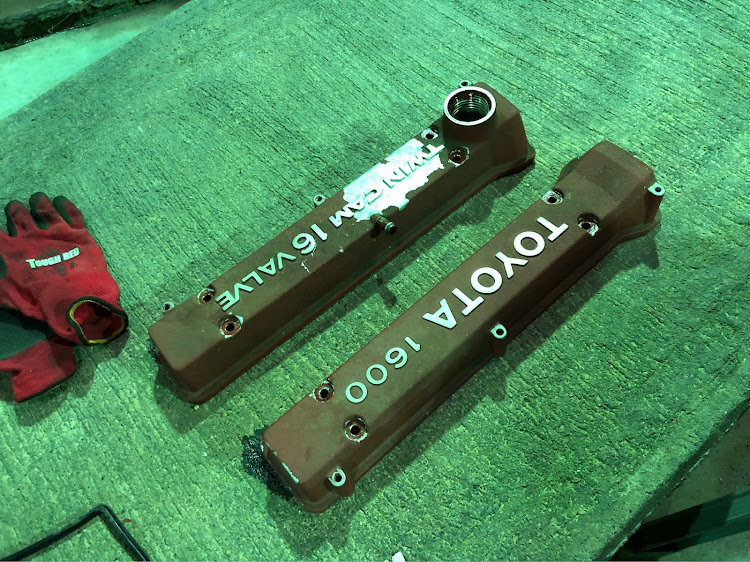 カローラレビンのAE86・DIY・結晶塗装・ヘッドカバー塗装に関する