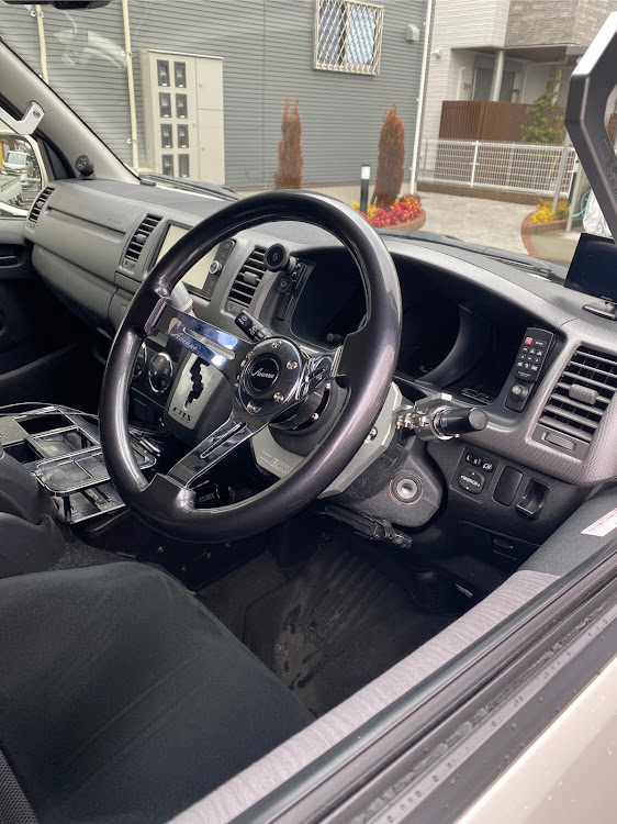 アベニューAvenue ステアリングハイエース200系