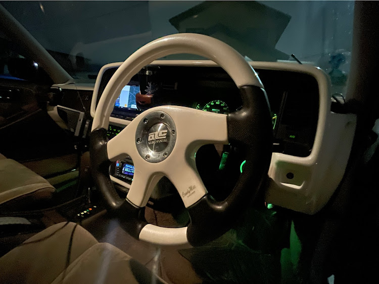 クラウンハードトップのオリジナル工芸・atcステアリング