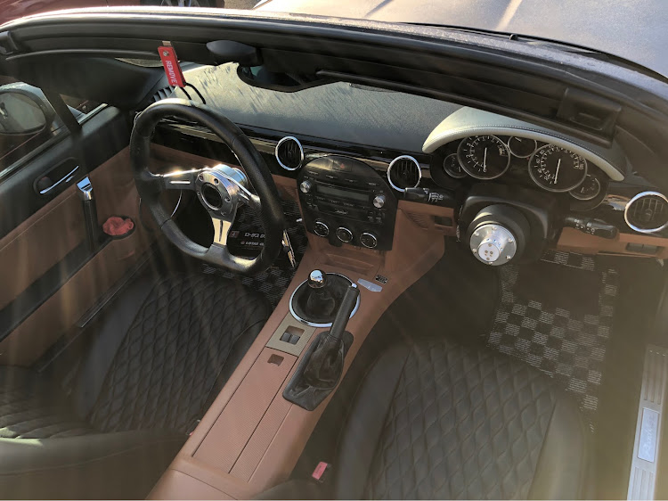 ロードスターのNRG クイックリリース・ステアリングフック・レンチン音