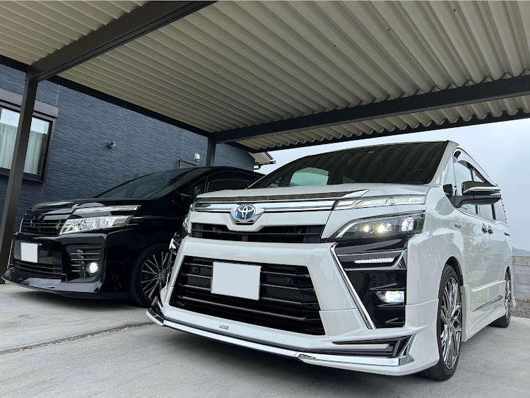 ヴォクシーのシグネチャーイルミブレードホワイト化・レインクリア