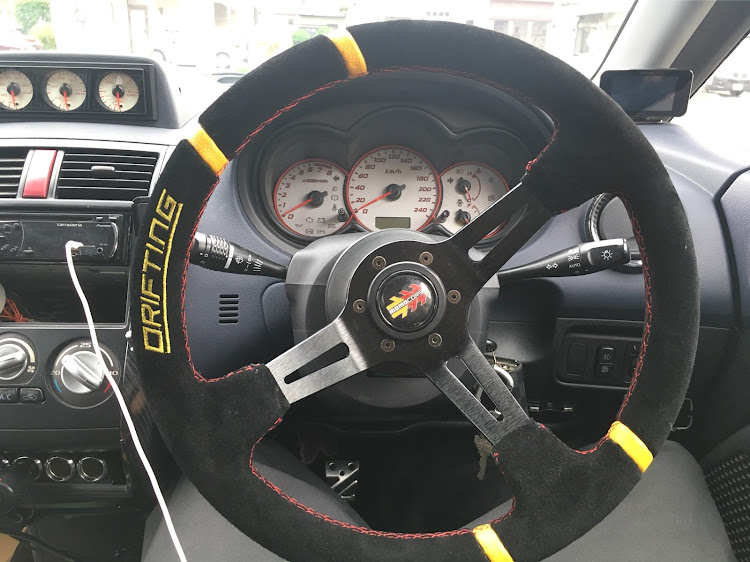 コルトラリーアートバージョンRのハンドル交換・パチモンDRIFTING