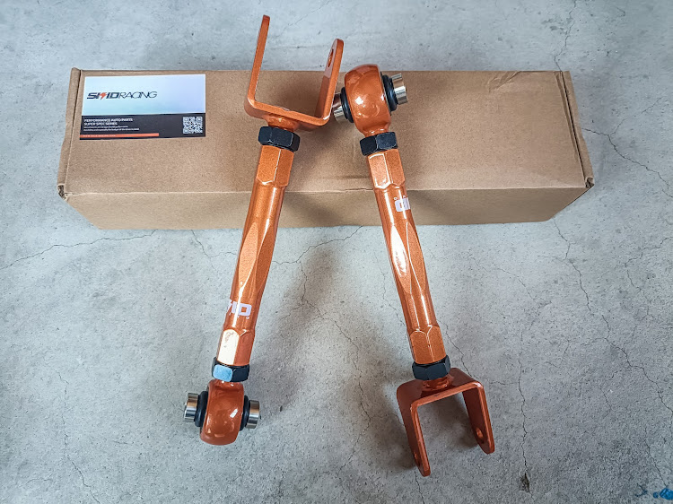 プリウスのZSS・スキッドレーシング・アッパーアーム・トー