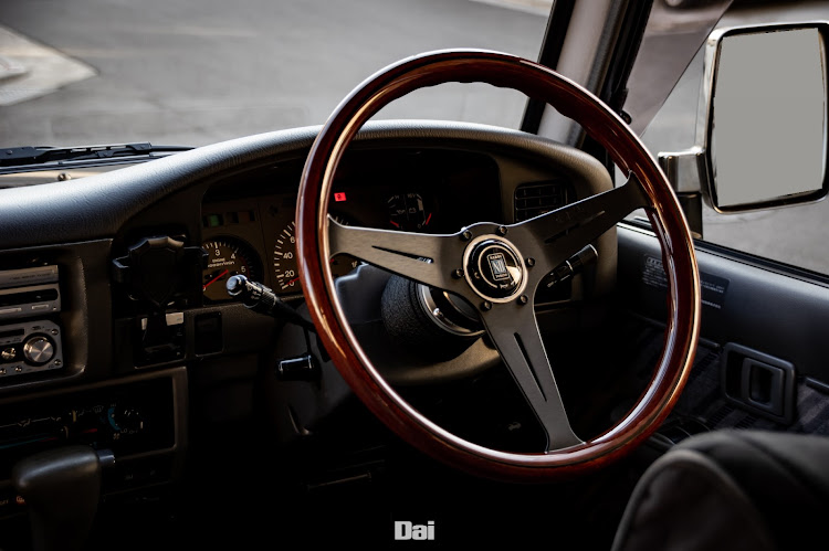 ランドクルーザープラド78の78プラド・NARDI・ナルディウッド