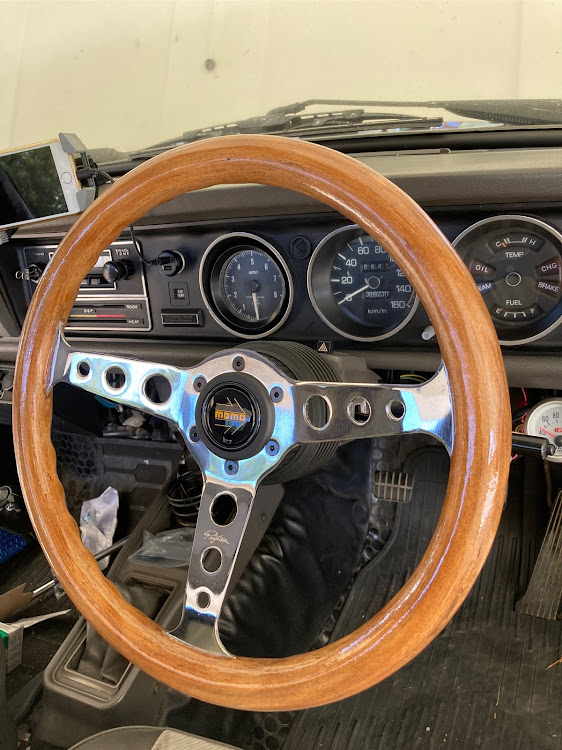 サニートラックのサニトラ・DIY・ハンドル交換・ウッドステアリング