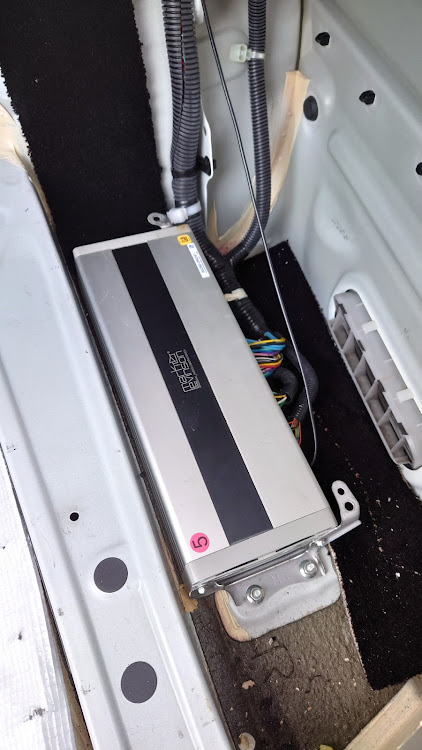 クラウンアスリートのマークレビンソンアンプ取り付け・DIYって