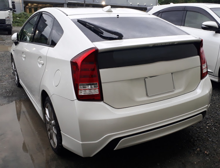 プリウスのプリウス30・リアガーニッシュ・スムージング・DIYに関する