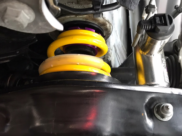 ゴルフ Rの車高下げ・バネレート変更・リアスプリング・スプリング交換