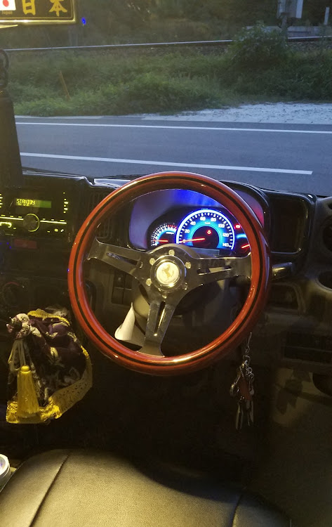 エブリイバンのウッドステアリング・Φ33に関するカスタム事例｜車の