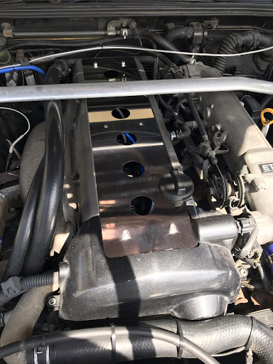 マークIIの1JZプラグカバー・ヤフオク・エンジンルーム汚い・もう一台