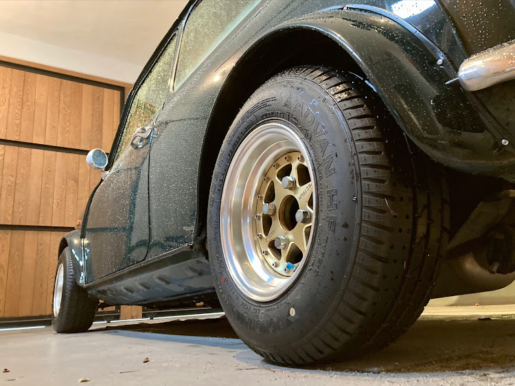 ミニクーパー1.3iのスペクトラムホイール・10インチ・ネガキャン