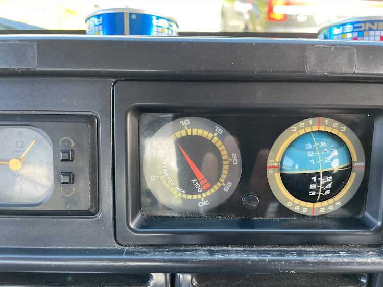 ジムニーの高度計・傾斜計・純正オプション・動作確認OK・当時物