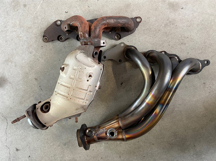 ロードスターのNCロードスター・エキマニ・痛車・エキマニ交換に関する