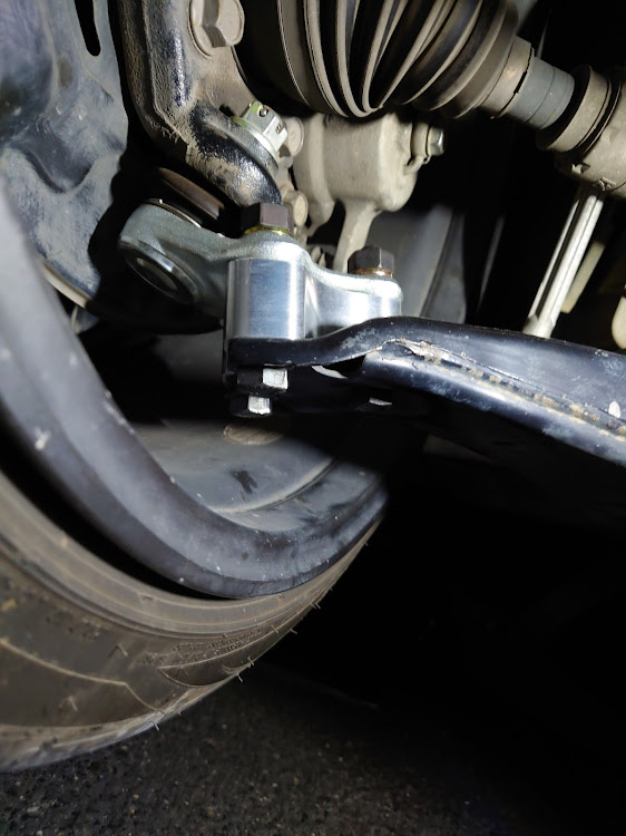プリウスαのロールセンターアダプター30㎜・猫との生活・リヤタイヤ裏