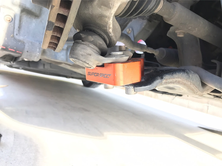 プリウスのロールセンターアダプター取付け・DIY・ギックリ腰リハビリ