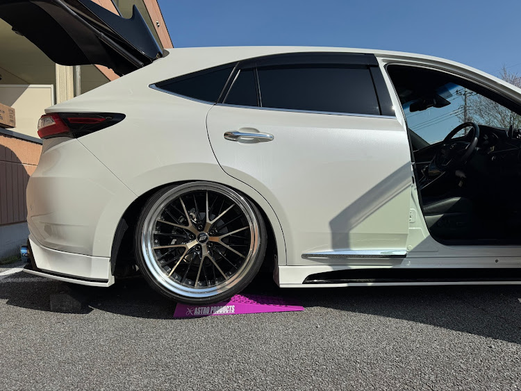 ハリアーの60ハリアー後期・t-demand・車高調整・リアフルアーム・リア