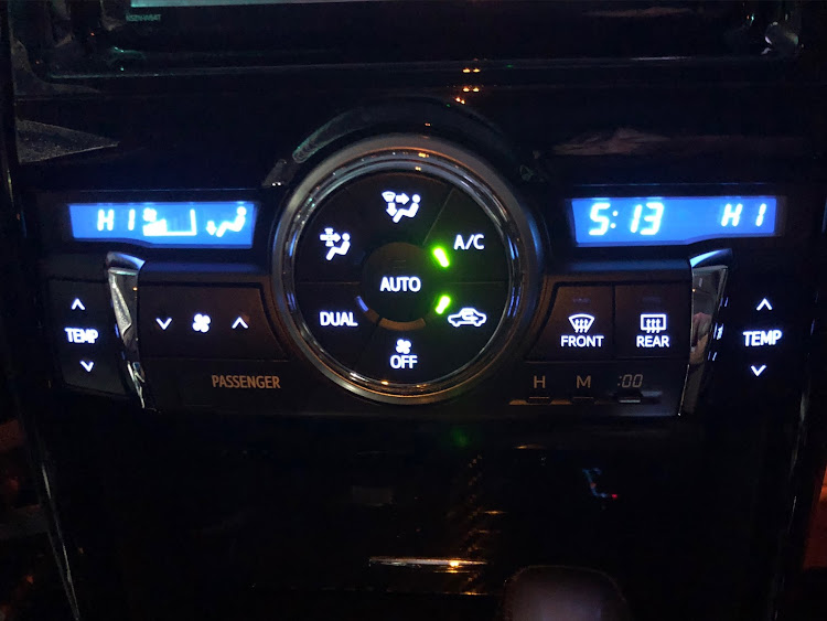 マークXのエアコンパネル・内装・後期化・マークX・新年初カスタム