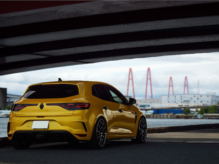 メガーヌ ハッチバックのメガーヌR.S.トロフィー・RECARO・BC RACING車