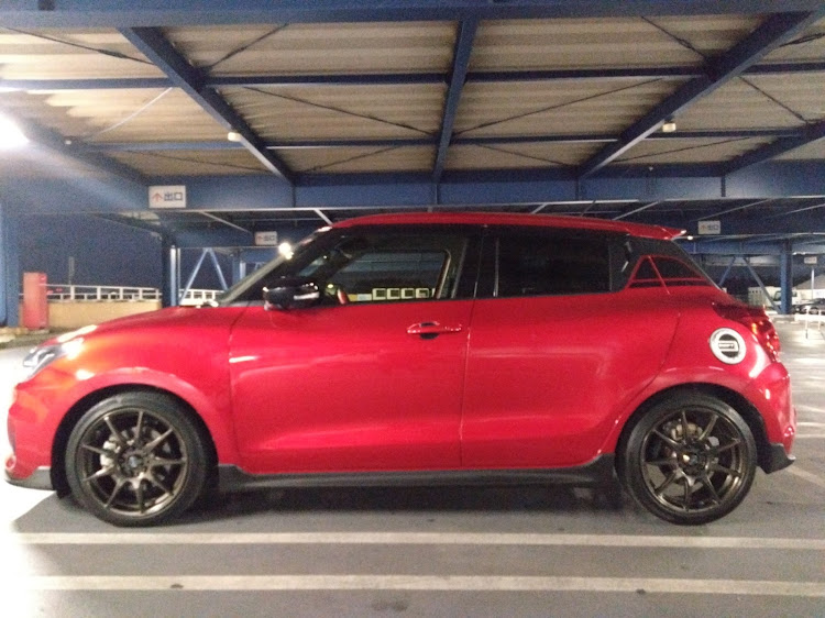 スイフトスポーツのTEIN HIGH.TECH・ダウンサス・東京オートサロン2024