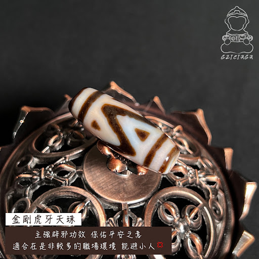 052 天珠 楕円形 虎牙蓮花天珠 dzibeads！ 052 天珠 楕円形 虎牙蓮花天