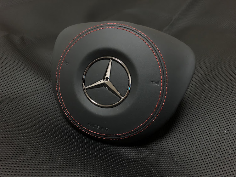 メルセデスベンツ エアバッグカバー（赤ステッチ / ブラックレザー）