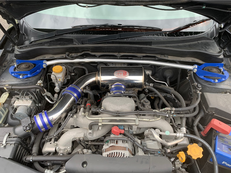 インプレッサの柿本改 Regu.06&R・柿本改インテークチャンバー・HKS