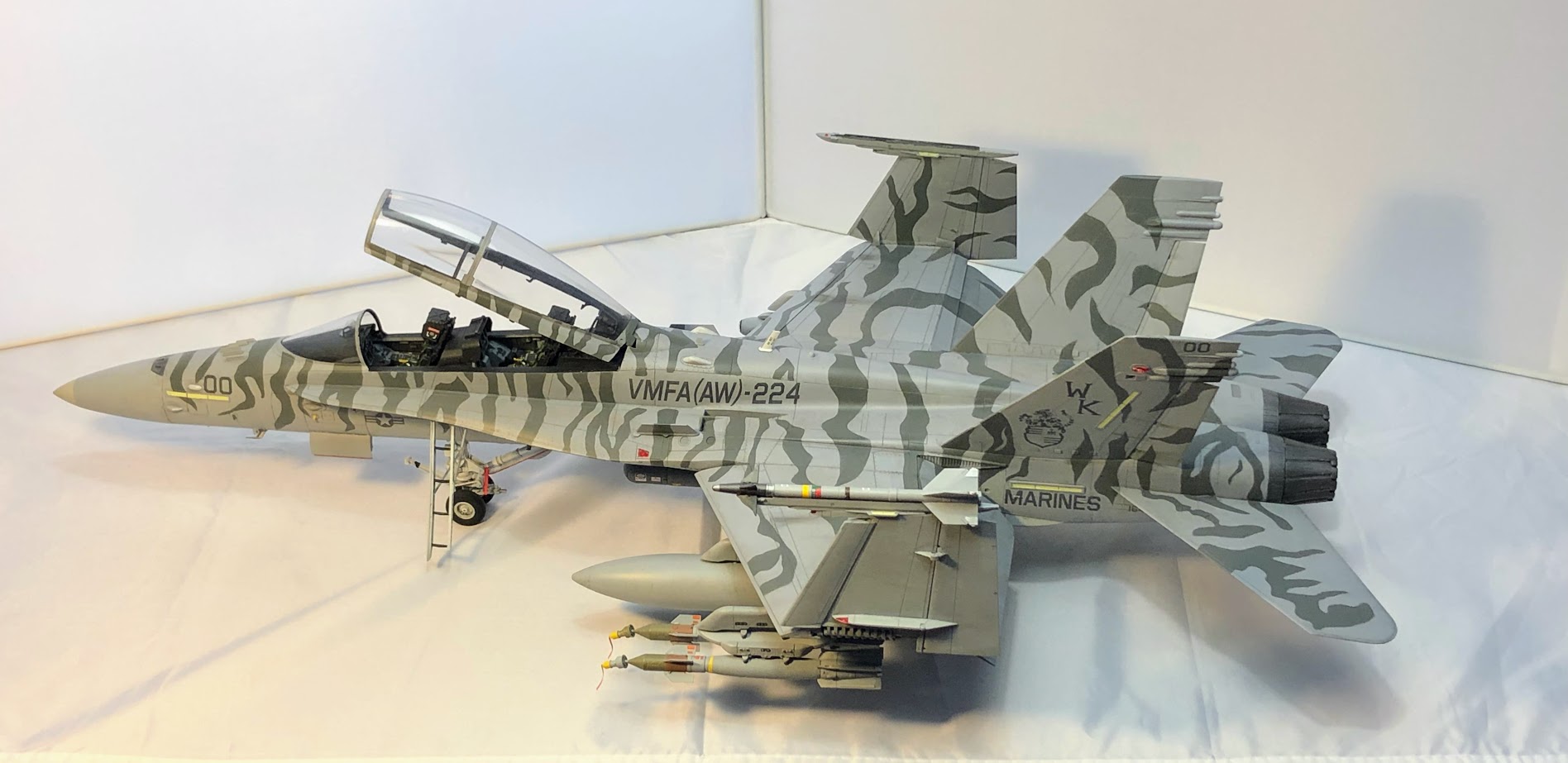 航空機・ヘリコプター Kinetic Gold F/A-18D USMC HORNET 1/48 航空機