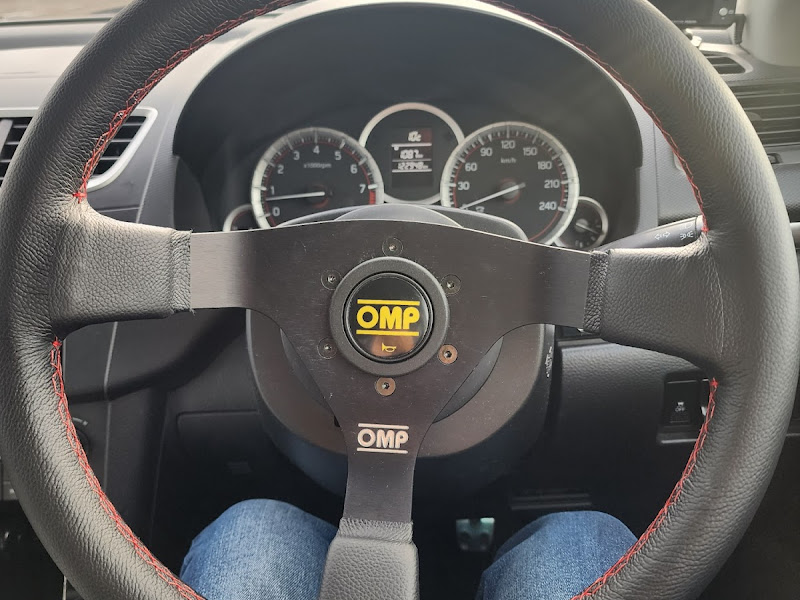 スイフトスポーツのステアリング・ワークスベル・ナルディ・OMP・ラ