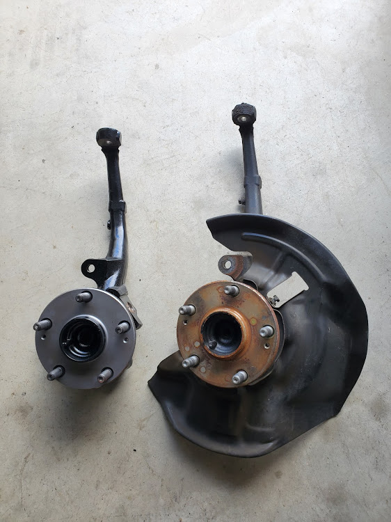 セルシオのナックル交換・洗車・ぬぬふぁくとりーに関するカスタム事例