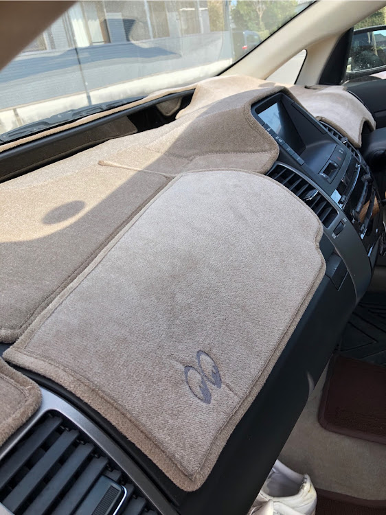 プリウスのダッシュマット・ムーンアイズに関するカスタム事例｜車の